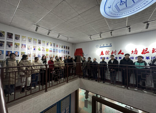 8868官方网站西山作家群工作室举行揭牌仪式