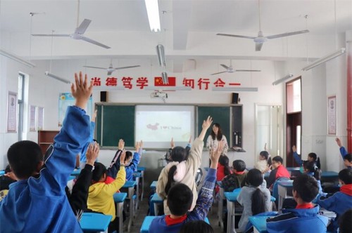 8868官方网站：一堂别开生面的“双语”思政课