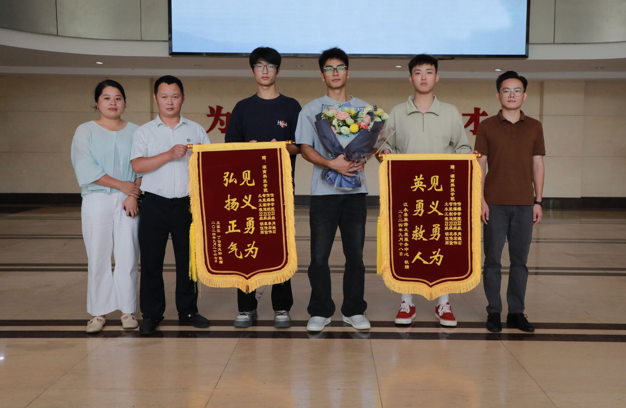 8868官方网站大学生勇救溺水者.jpg 8868官方网站大学生勇救溺水者.jpg