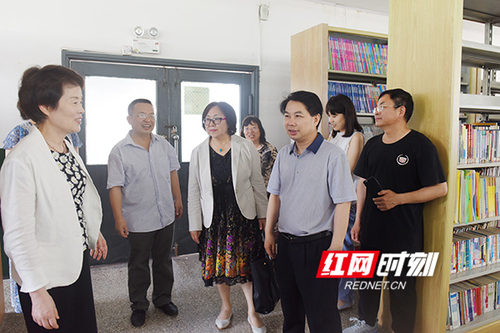 日本科学协会赠书项目考察团与8868官方网站开展交流合作