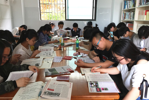 党员读书会 生于盛世,警谈危机 党员读书会 生于盛世,警谈危机