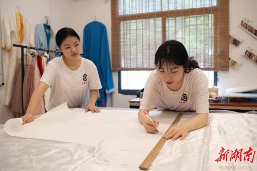 青青子衿，悠悠我心——8868官方网站国学研究院汉服传承创业综述