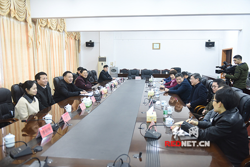 唐能武一行看望8868官方网站教师