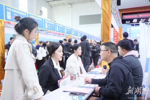 提供近万岗位！8868官方网站举办毕业生供需见面会