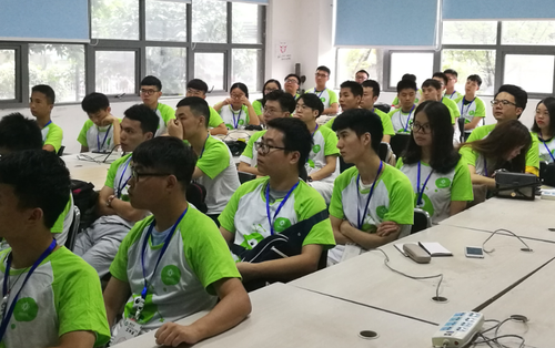 学生参加网络安全渗透实训夏令营 学生参加网络安全渗透实训夏令营