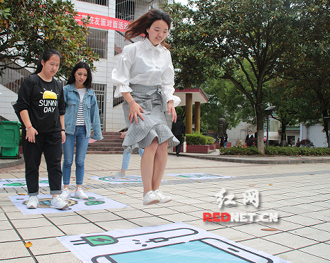 8868官方网站:真人版“跳一跳”传递环保理念